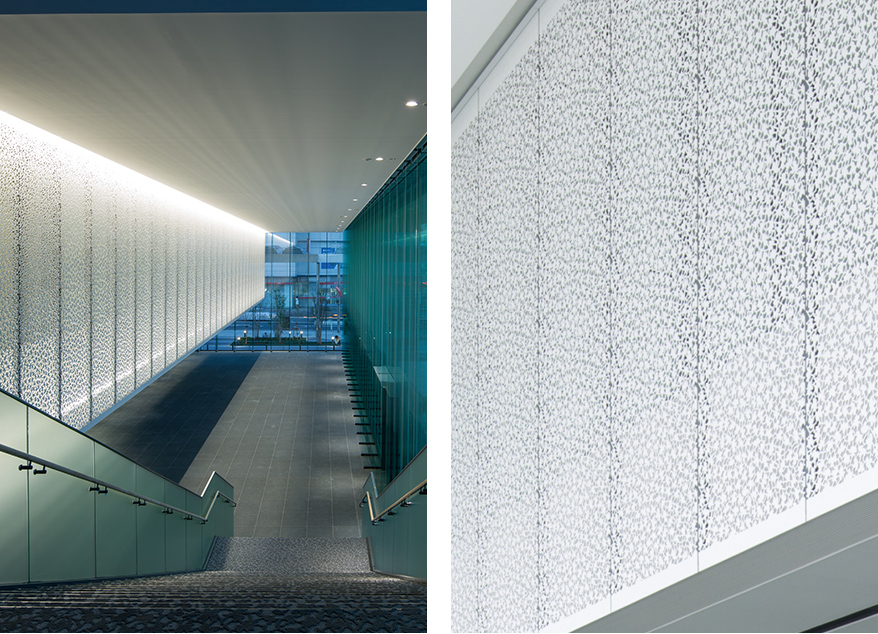 百五銀行丸之内本部棟のエントランスに設置された壁面装飾。オコシ型紙商店が図案の作成・型紙彫刻・デジタルデータ化を担当。